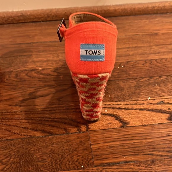 TOMS orange espadrilles, size 7 - Picture 2 of 4